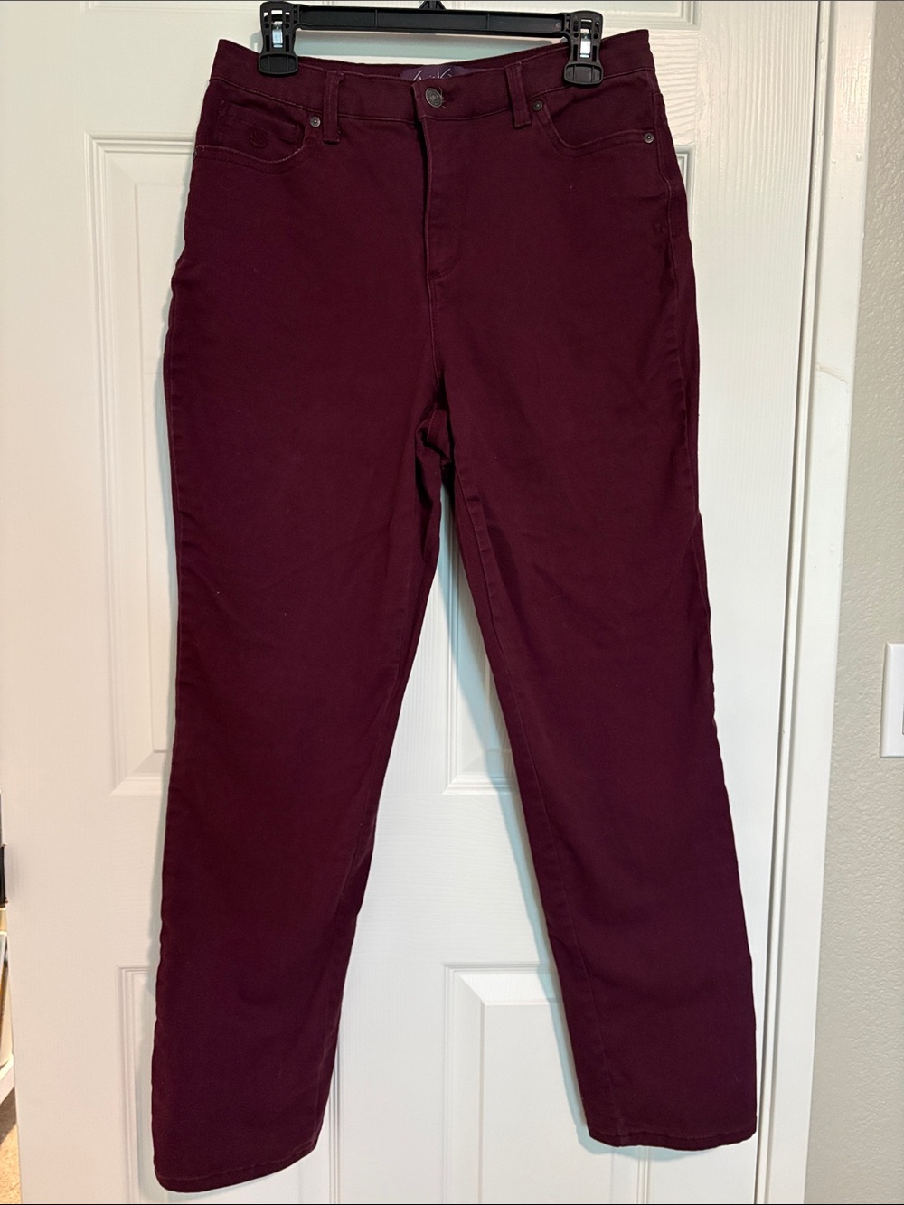 Gloria Vanderbilt Straight Leg Jeans in Deep Burgundy